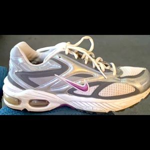 Nike Women Air Kantana Sz 9.5 EUC